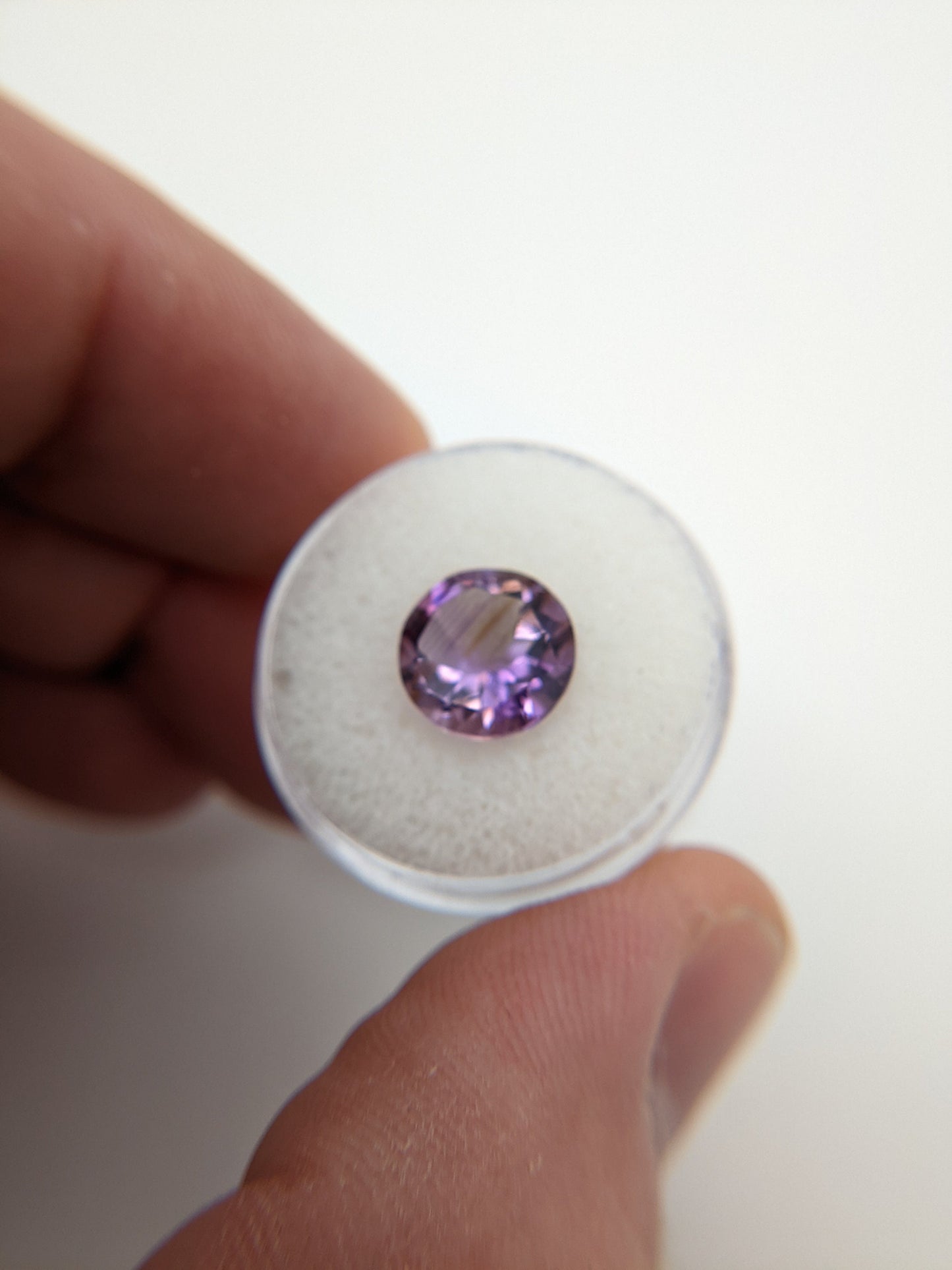 Amethyst, 11 mm round, 3.95 ct