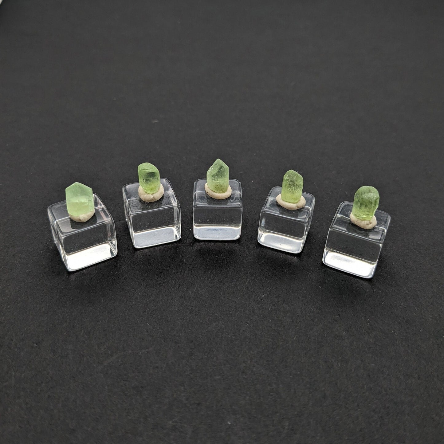 Peridot Mini Crystal Selection, 5 pieces, 7.55 carats, Skardu District, Baltistan, Pakistan