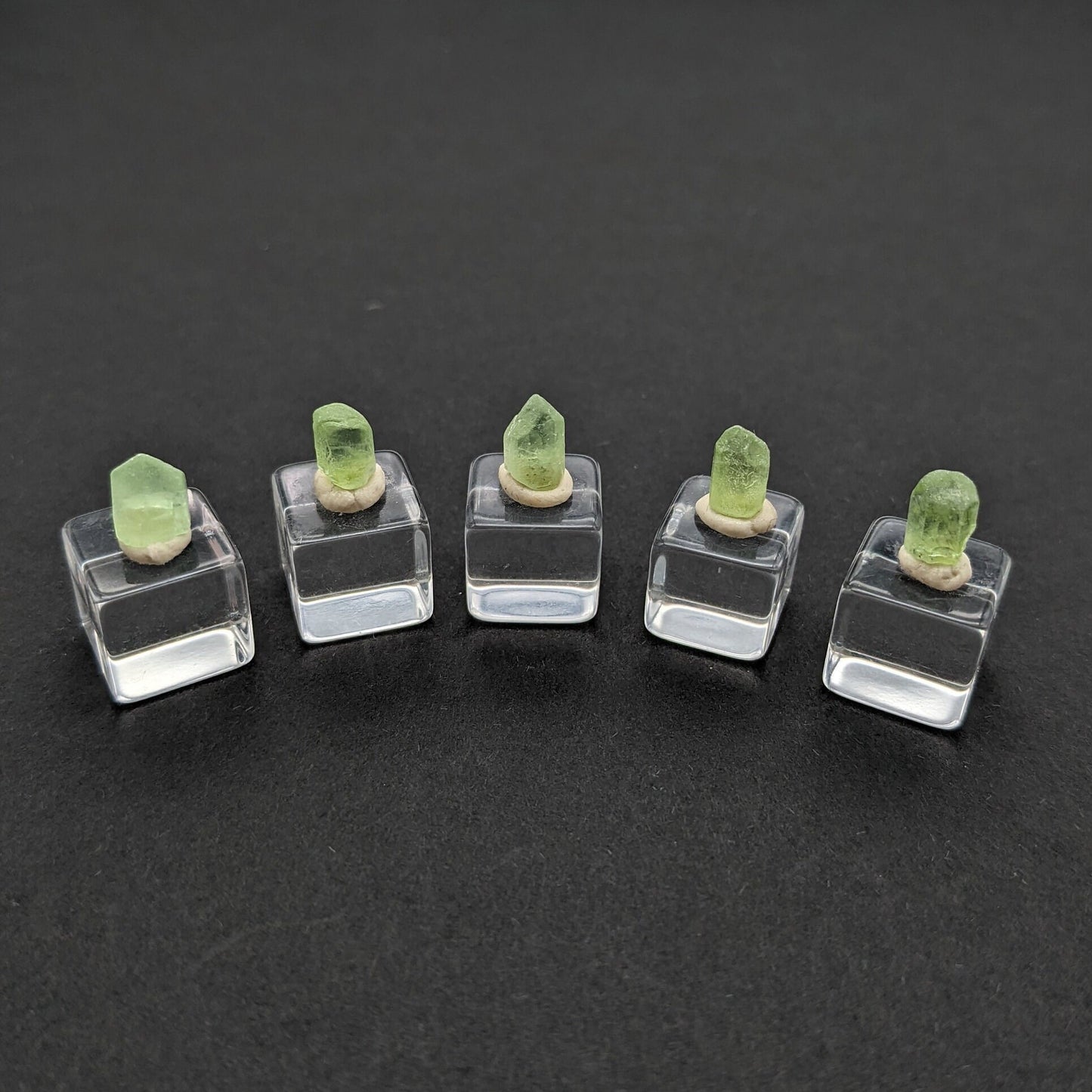 Peridot Mini Crystal Selection, 5 pieces, 7.55 carats, Skardu District, Baltistan, Pakistan