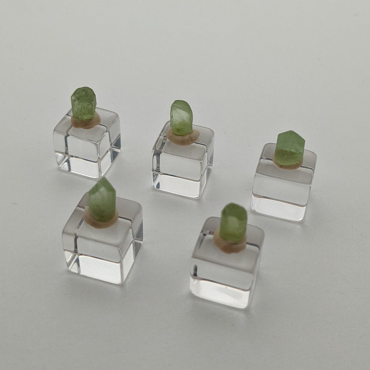 Peridot Mini Crystal Selection, 5 pieces, 7.55 carats, Skardu District, Baltistan, Pakistan