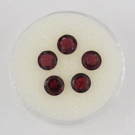 Garnet 5mm round, 5 piece selection ~ 3 ct total weight